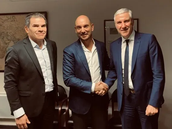 Stéphane Bailly, PDG de Car Avenue, entouré de Jean-Louis Bouchez, directeur général associé de Car Avenue Alsace (à gauche) et Christian Andréani, PDG du groupe Andréani. 