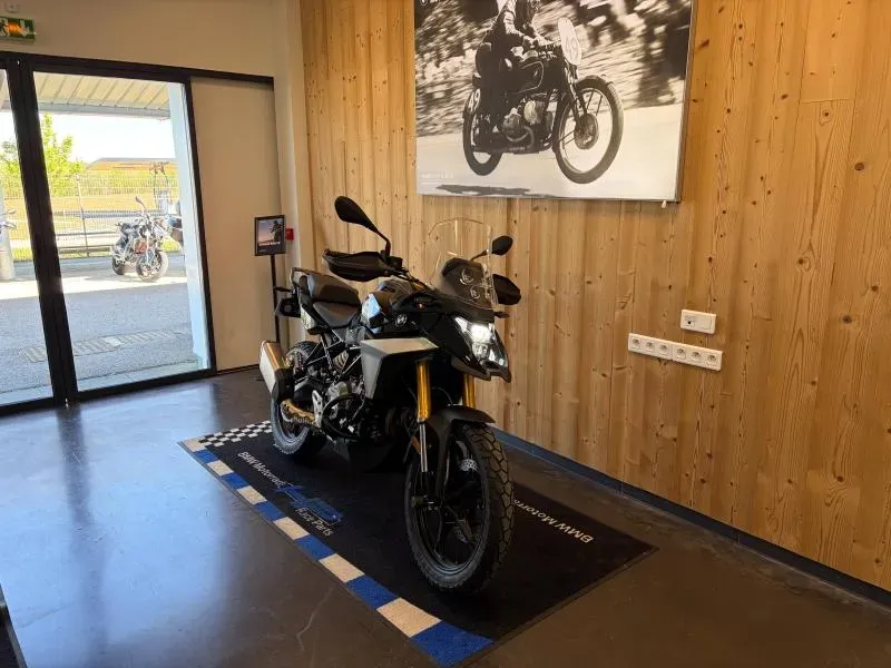BMW F noir neuf