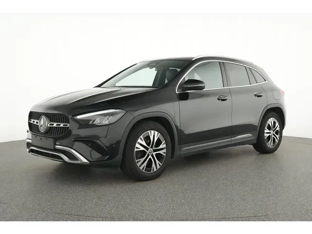 Mercedes Benz GLA black d'occasion