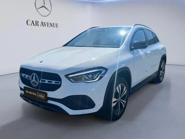 Mercedes Benz GLA 200 white d'occasion