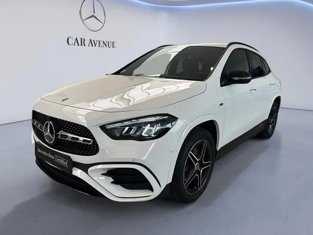 Mercedes Benz GLA white d'occasion