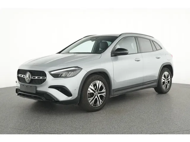Mercedes Benz GLA silver d'occasion