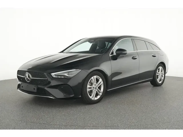 Mercedes Benz CLA 180 Shooting Brake black d'occasion