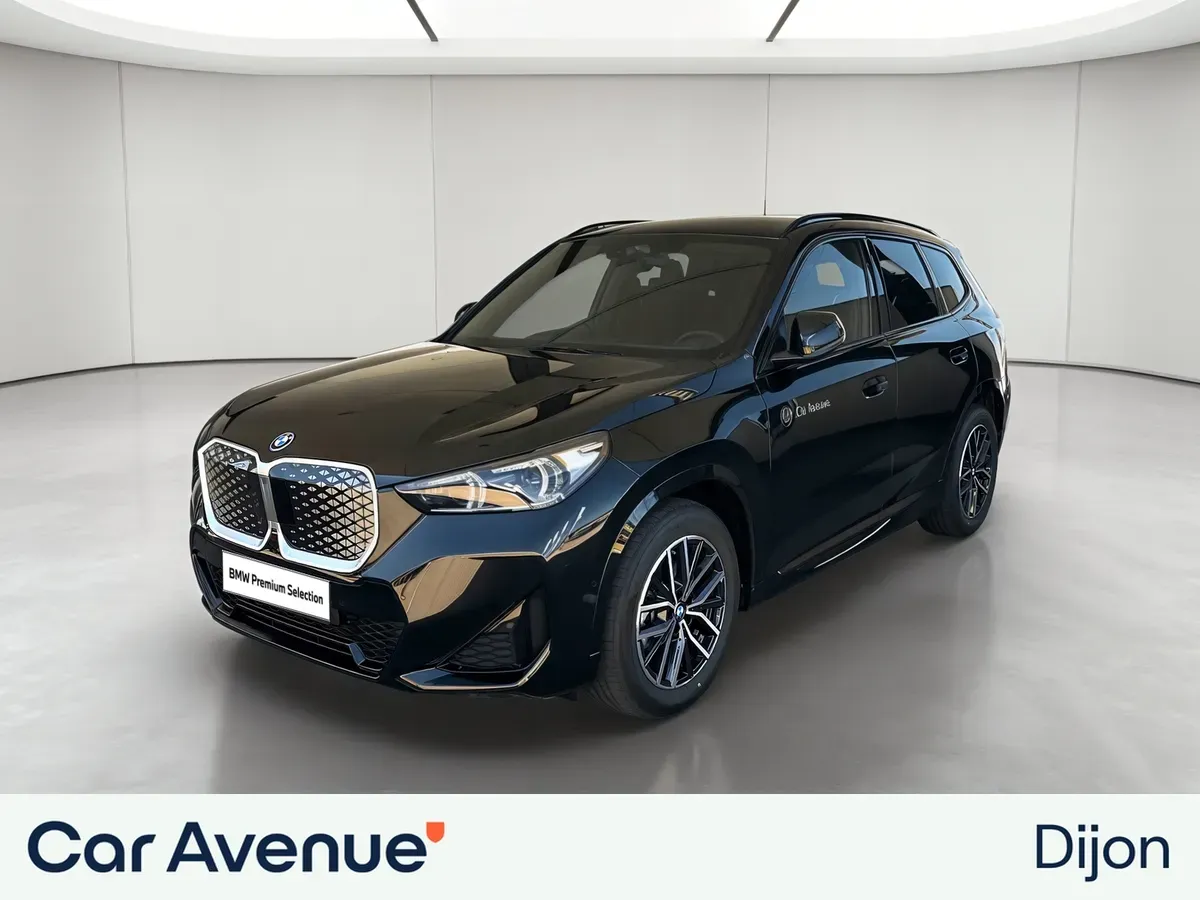 BMW iX1 U11 saphirschwarz metal neuf