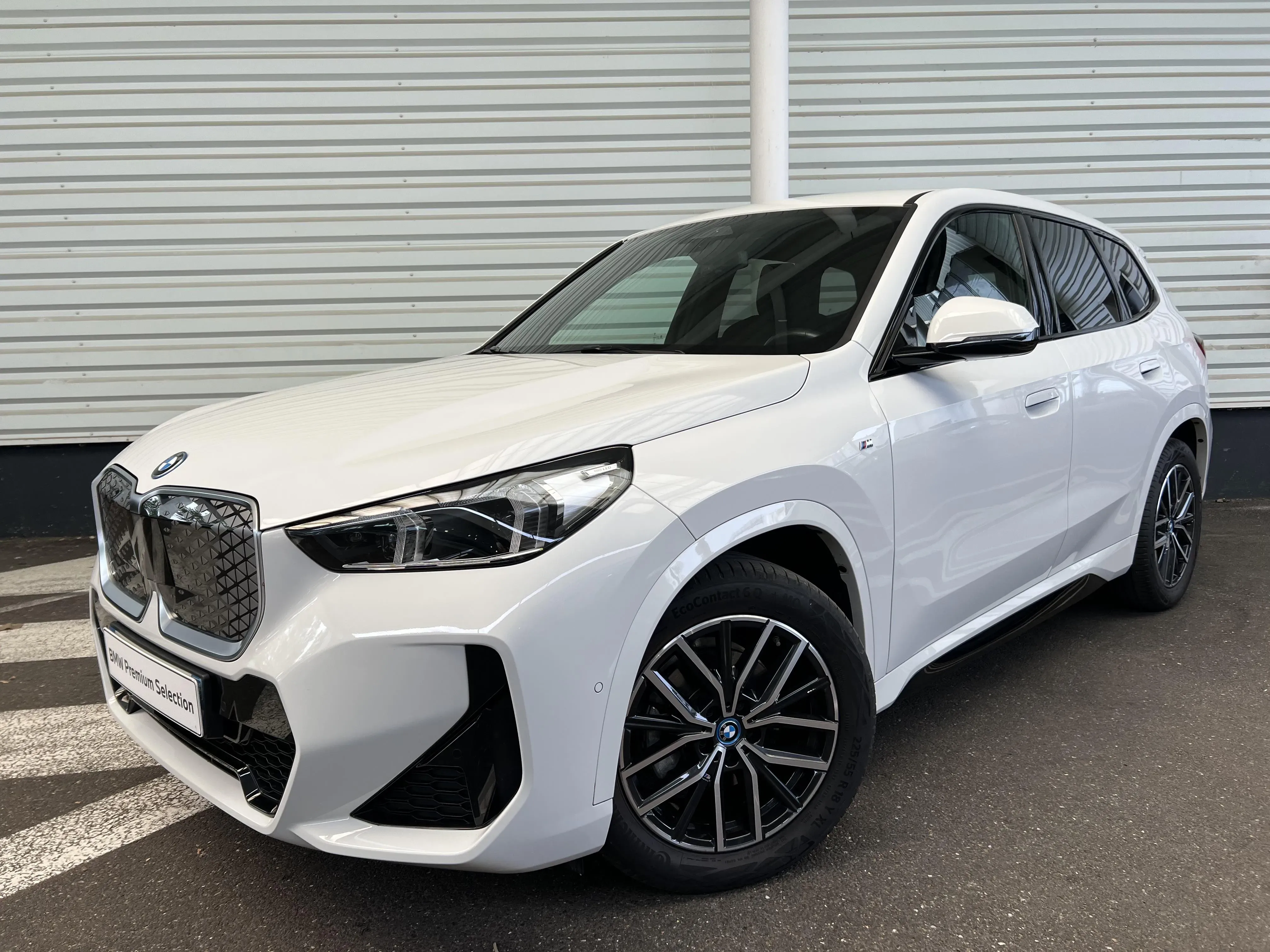 BMW iX1 U11 blanc d'occasion