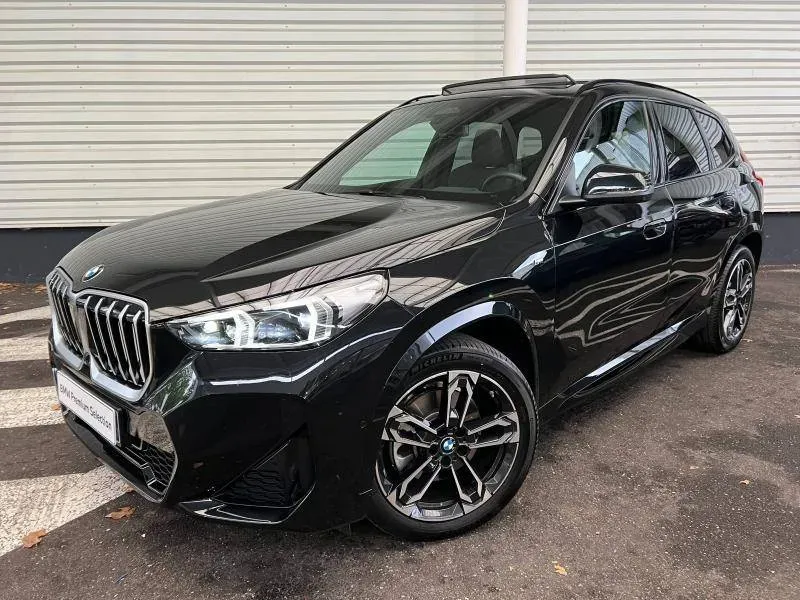 BMW X1 U11 saphirschwarz metal neuf