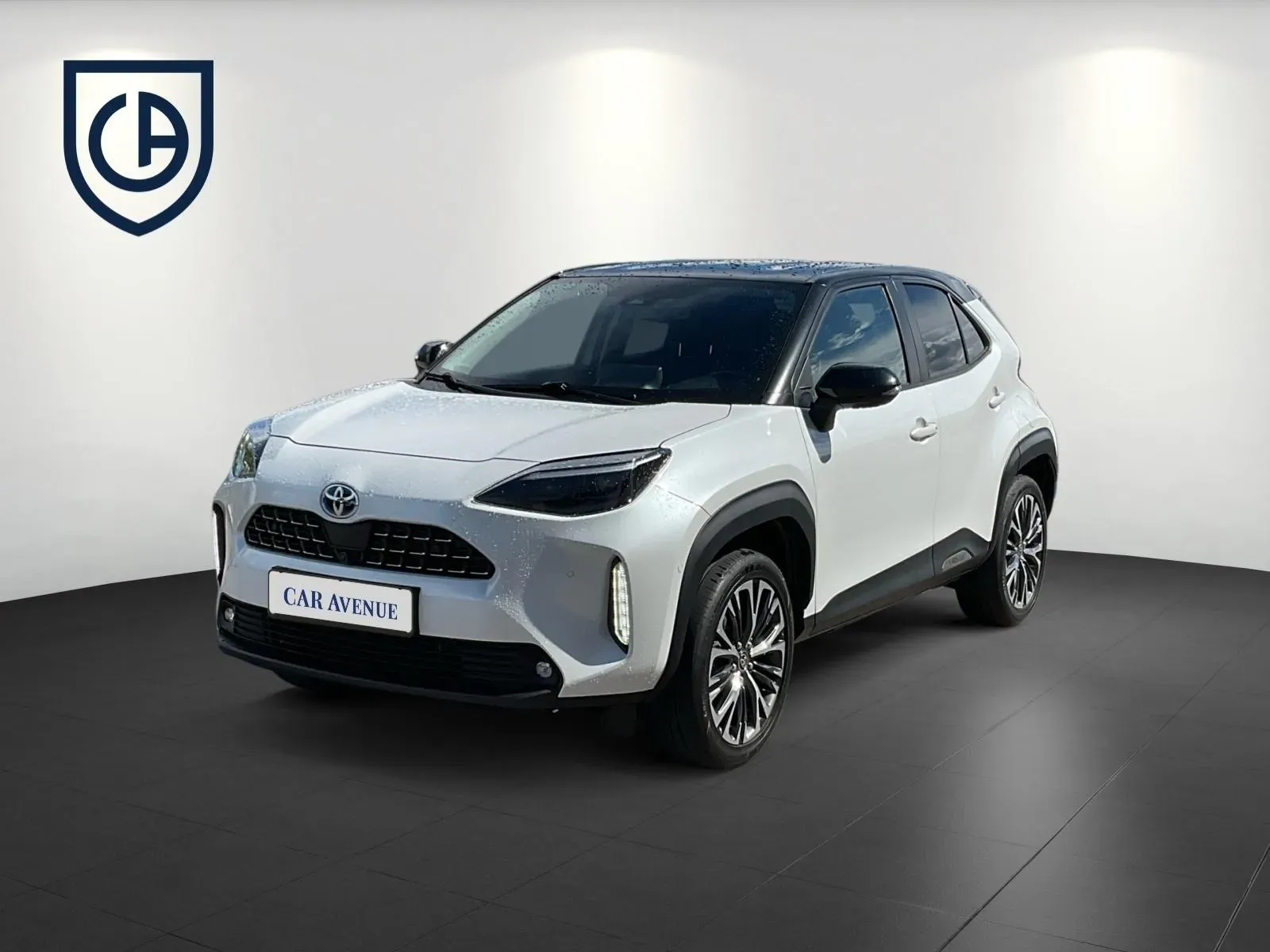 Toyota Yaris Cross schwarz d'occasion