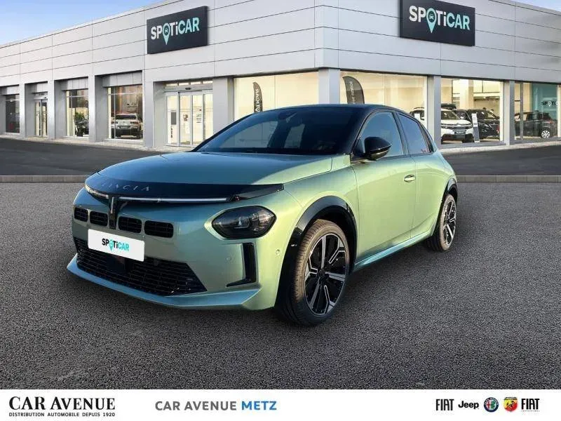 Lancia YPSILON vert giada metallise/toit noir neuf