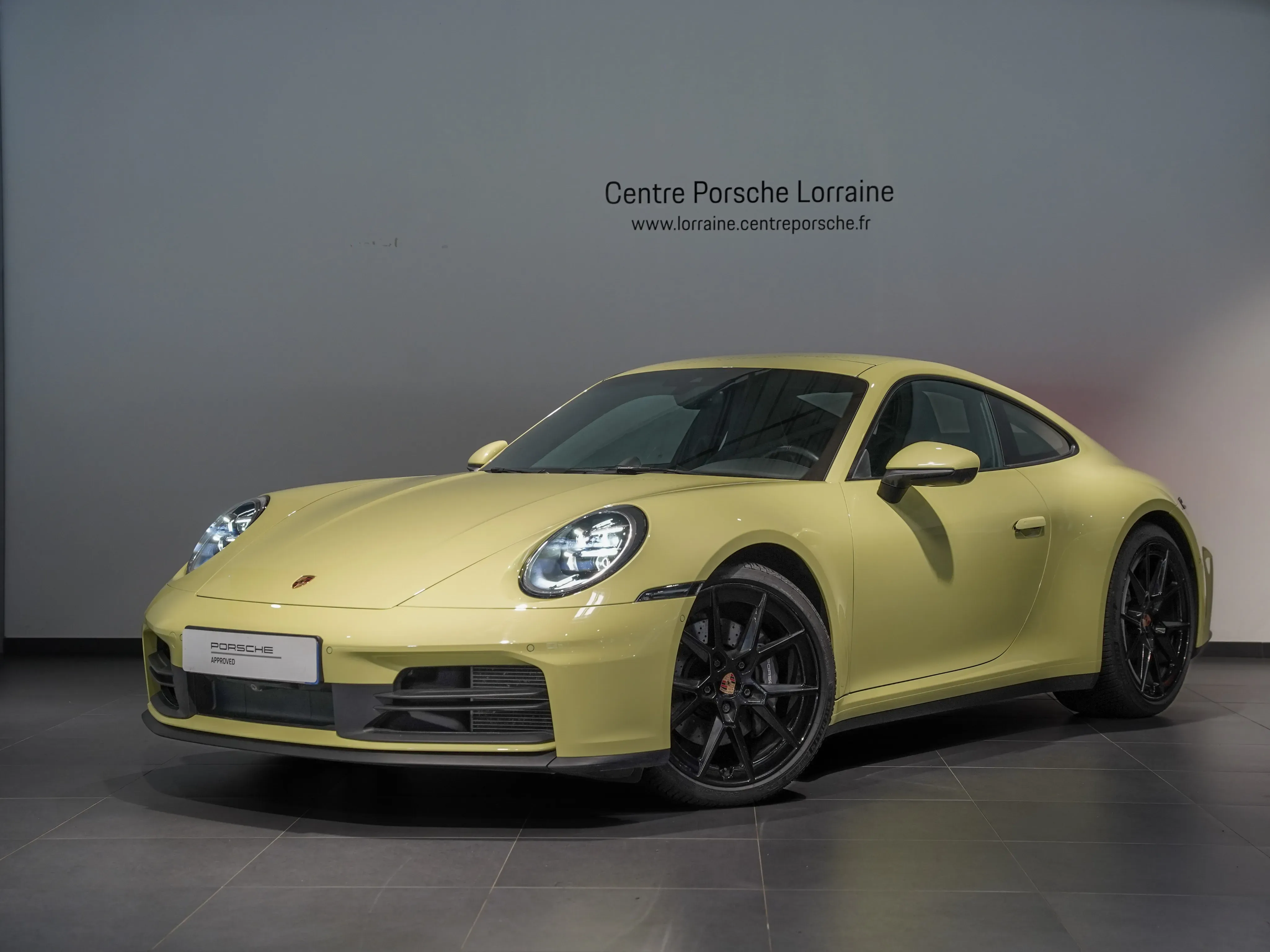 Porsche 911 CARRERA COUPE jaune d'occasion