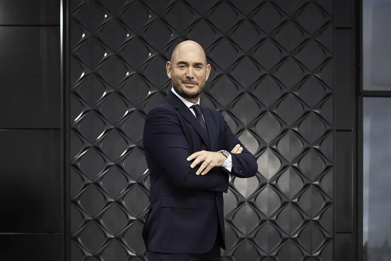 Photo de Stéphane Bailly, Chairman de Car Avenue par Guy Wolff pour le magazine PAPERJAM