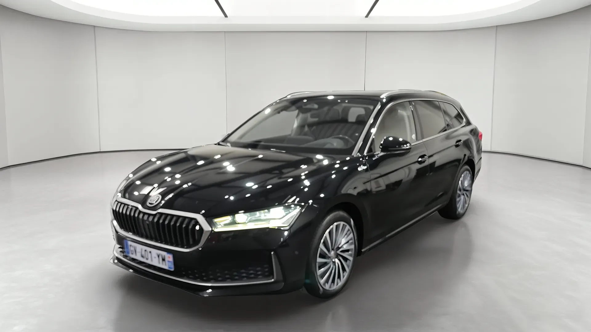 Skoda Superb Combi noir d'occasion