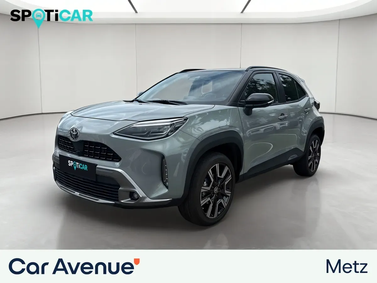 Toyota YARIS CROSS HYBRIDE vert d'occasion