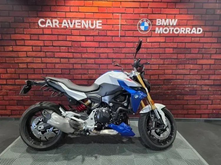 BMW F style sport (white, blue metallic, red) d'occasion