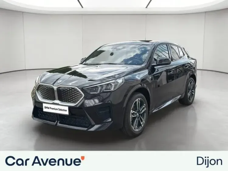 BMW iX2 U10 saphirschwarz metallise neuf