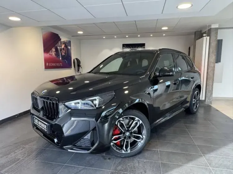 BMW X1 U11 saphirschwarz metal neuf