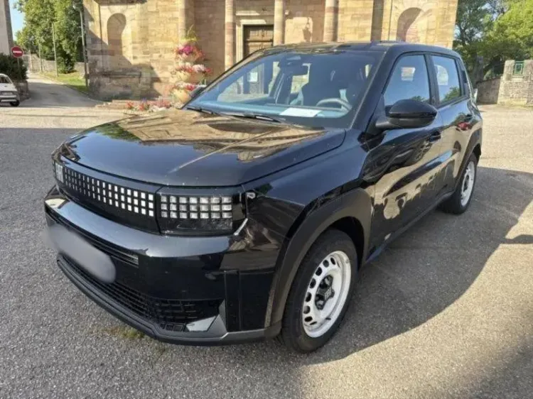 Fiat Sandero noir cinema metallise neuf