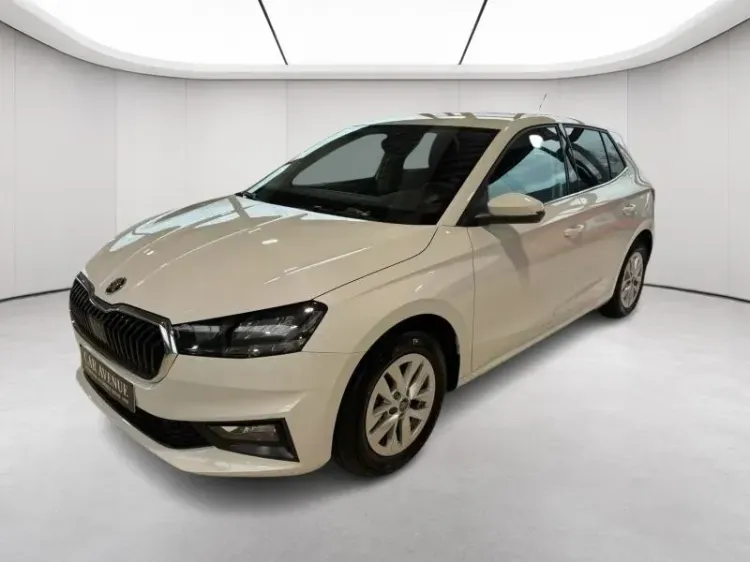 Skoda Fabia white d'occasion