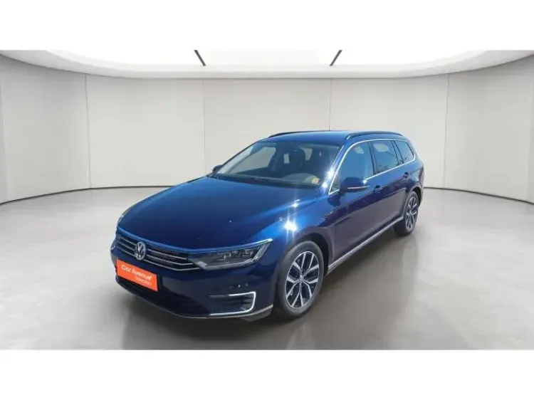 Volkswagen PASSAT blue d'occasion