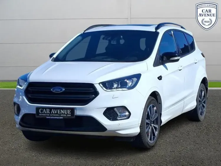 Ford Kuga white d'occasion