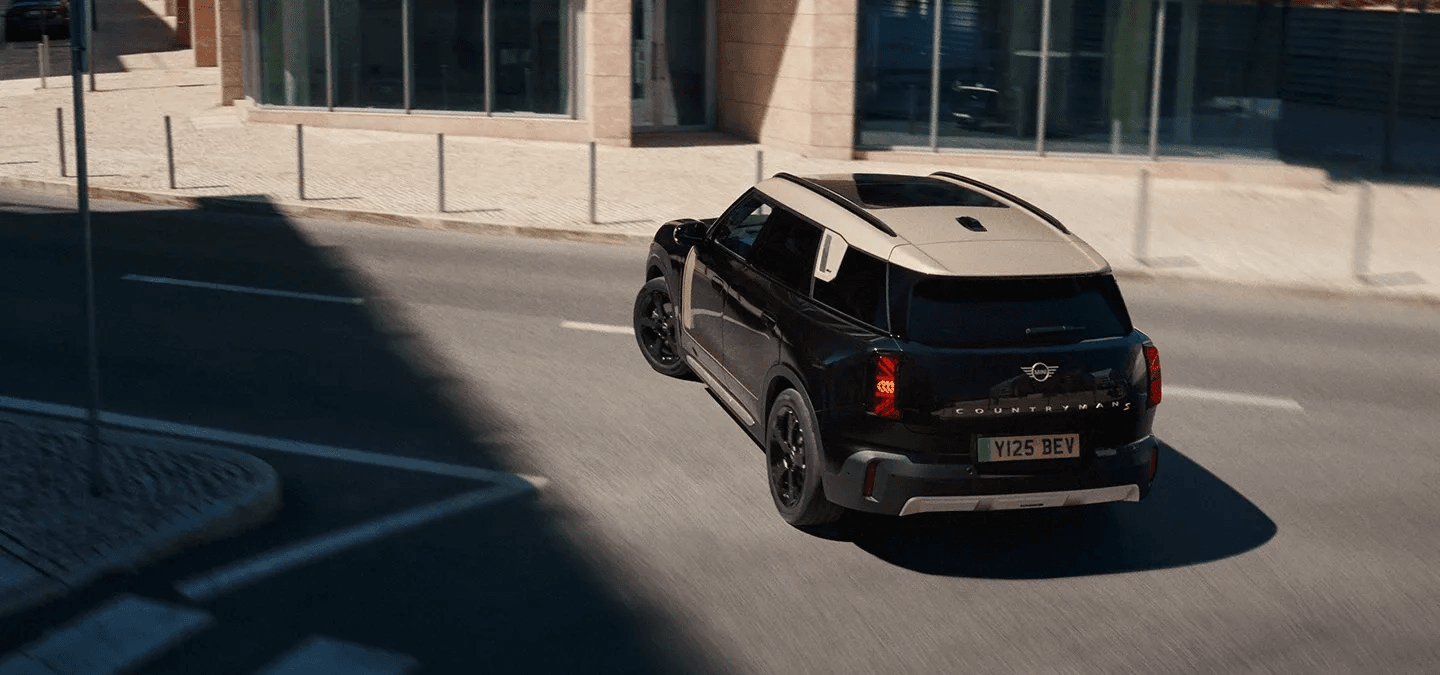  MINI  — Design iconique & conduite urbaine