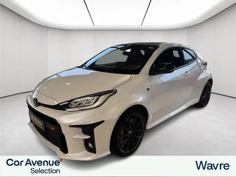 Toyota Yaris white d'occasion