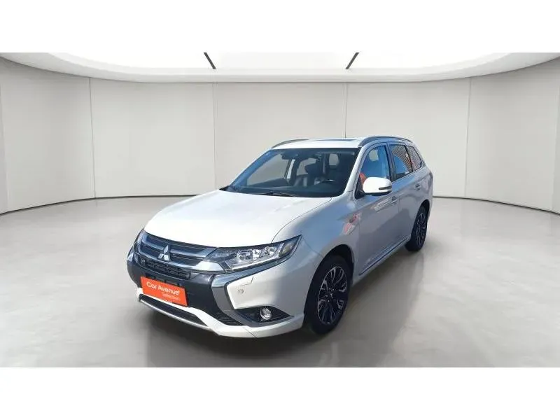 Mitsubishi Outlander white d'occasion