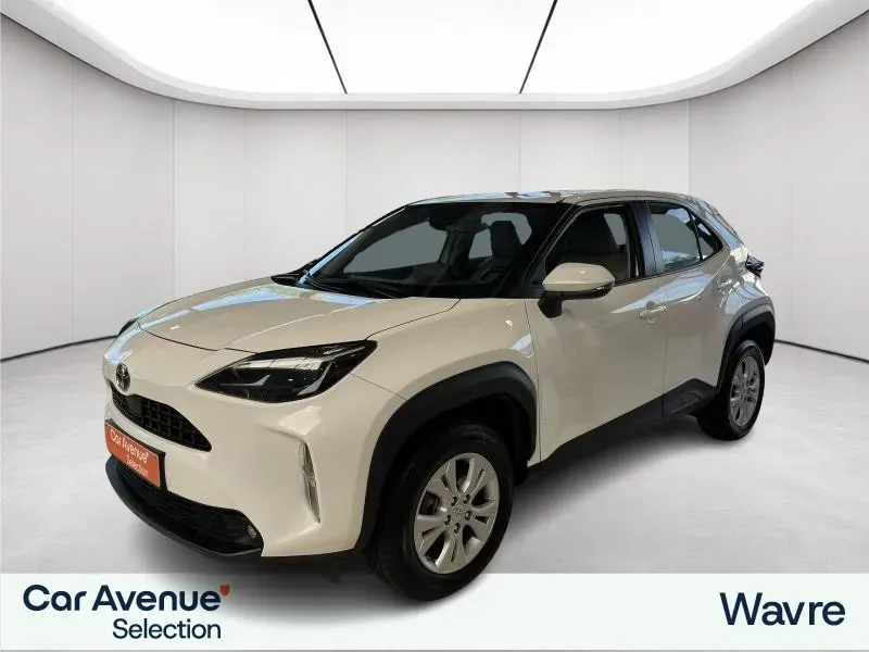 Toyota Yaris Cross white d'occasion