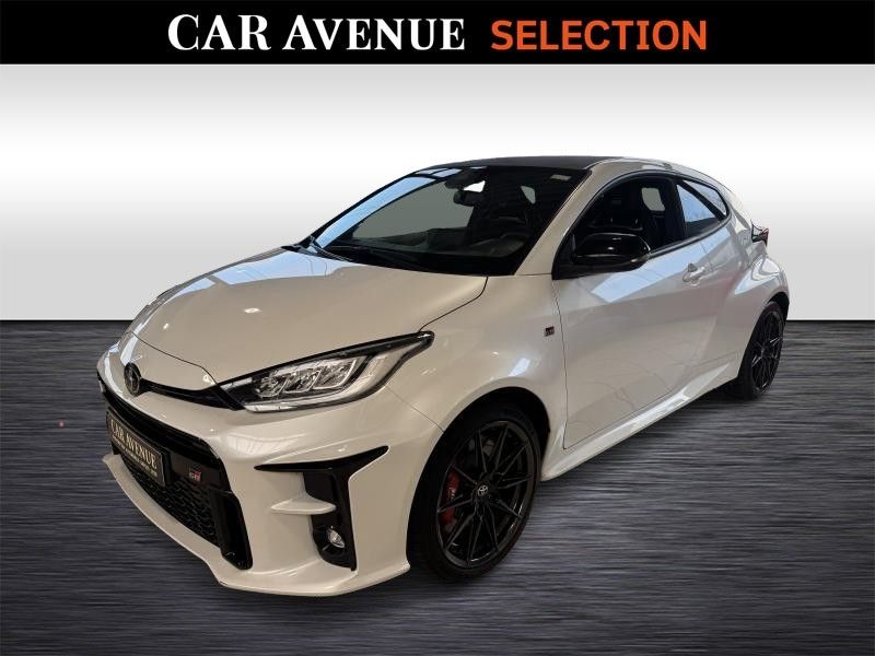 Toyota Yaris white d'occasion